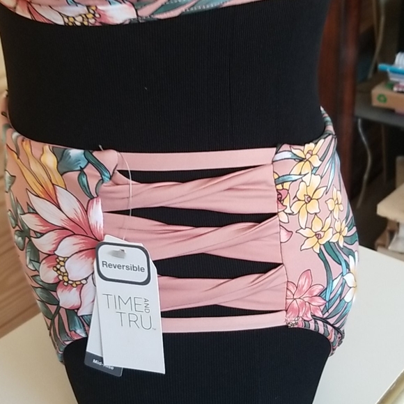 NWT Reversable Bikini - Picture 3 of 4